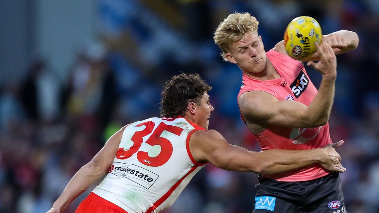 Charlie Curnow and Bodhi Uwland