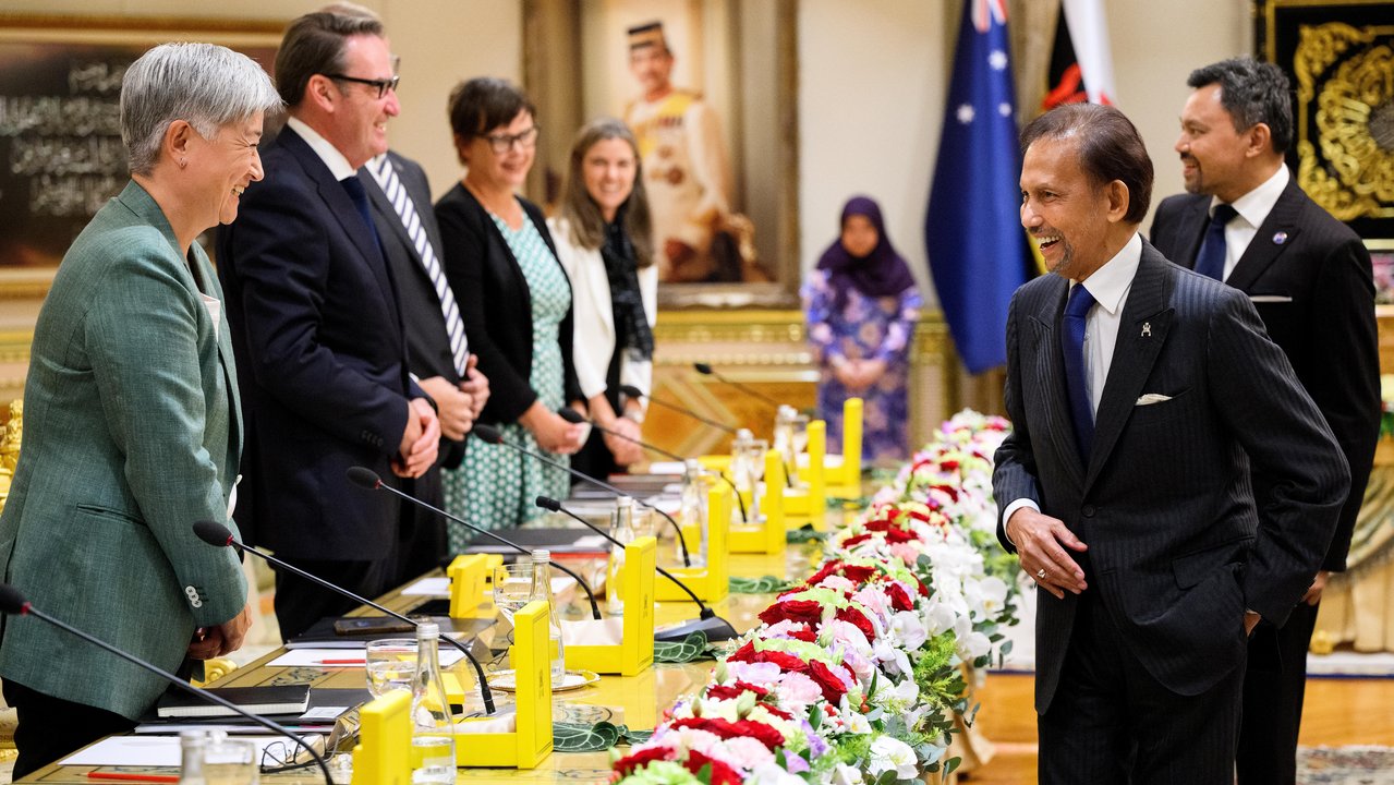 Penny Wong speaks with Sultan Haji Hassanal Bolkiah