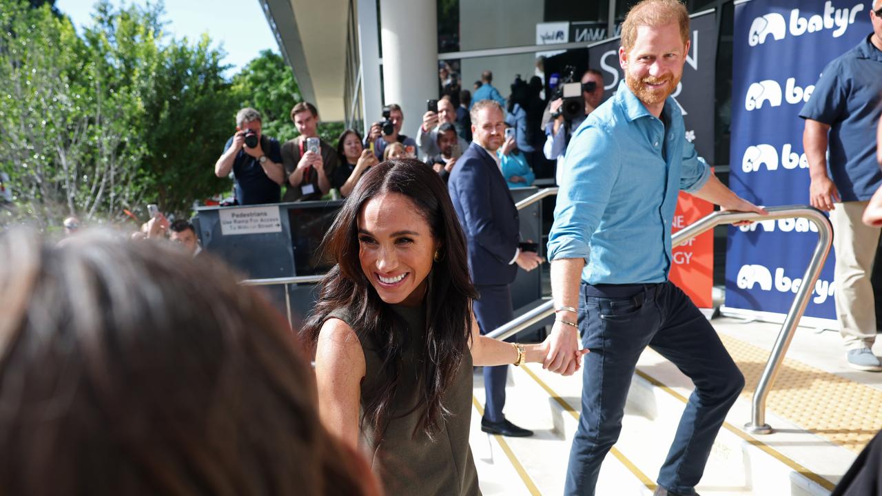 Harry and Meghan visit a mental health program