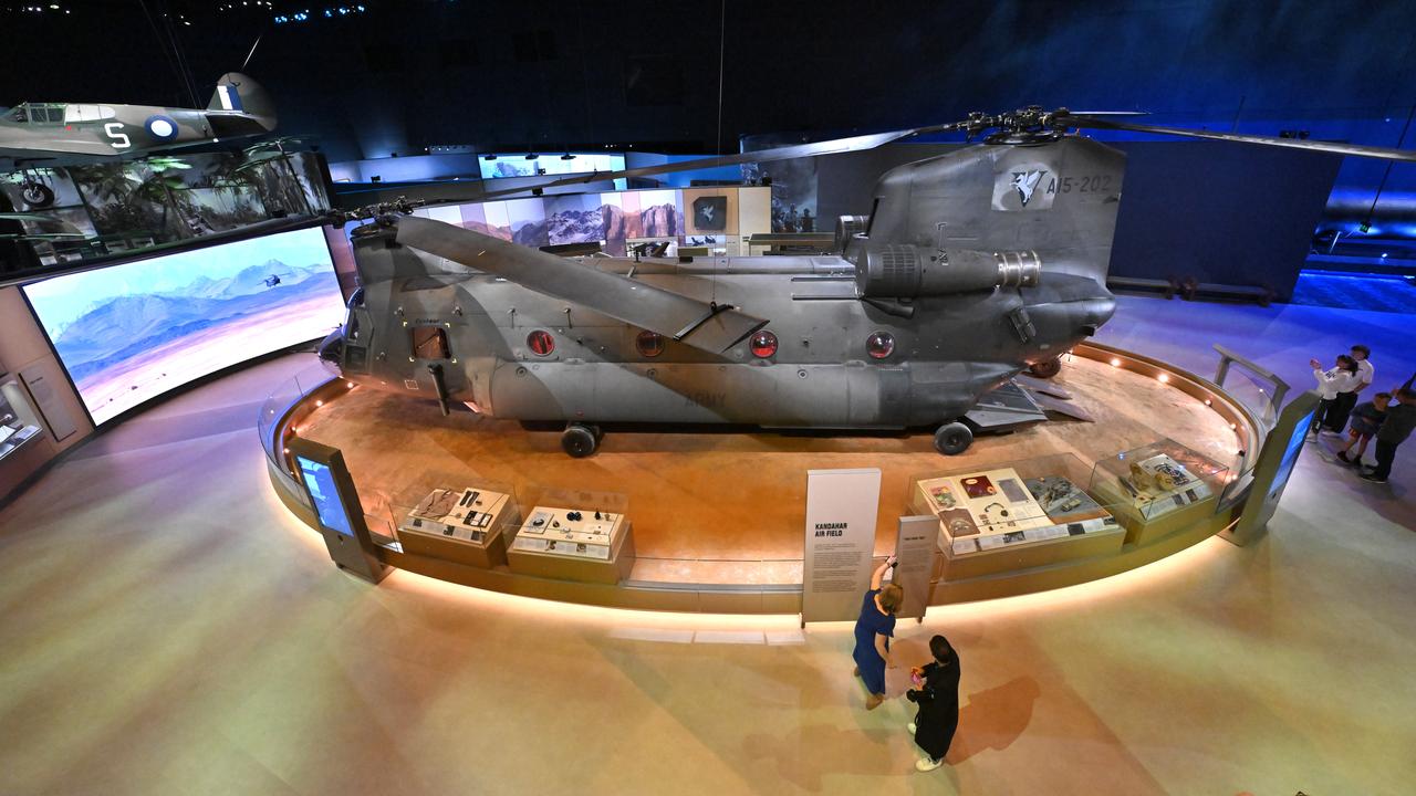 A Boeing CH-47 Chinook helicopter