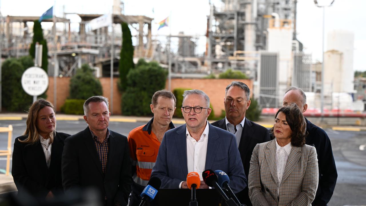 Anthony Albanese at the Viva Energy Refinery