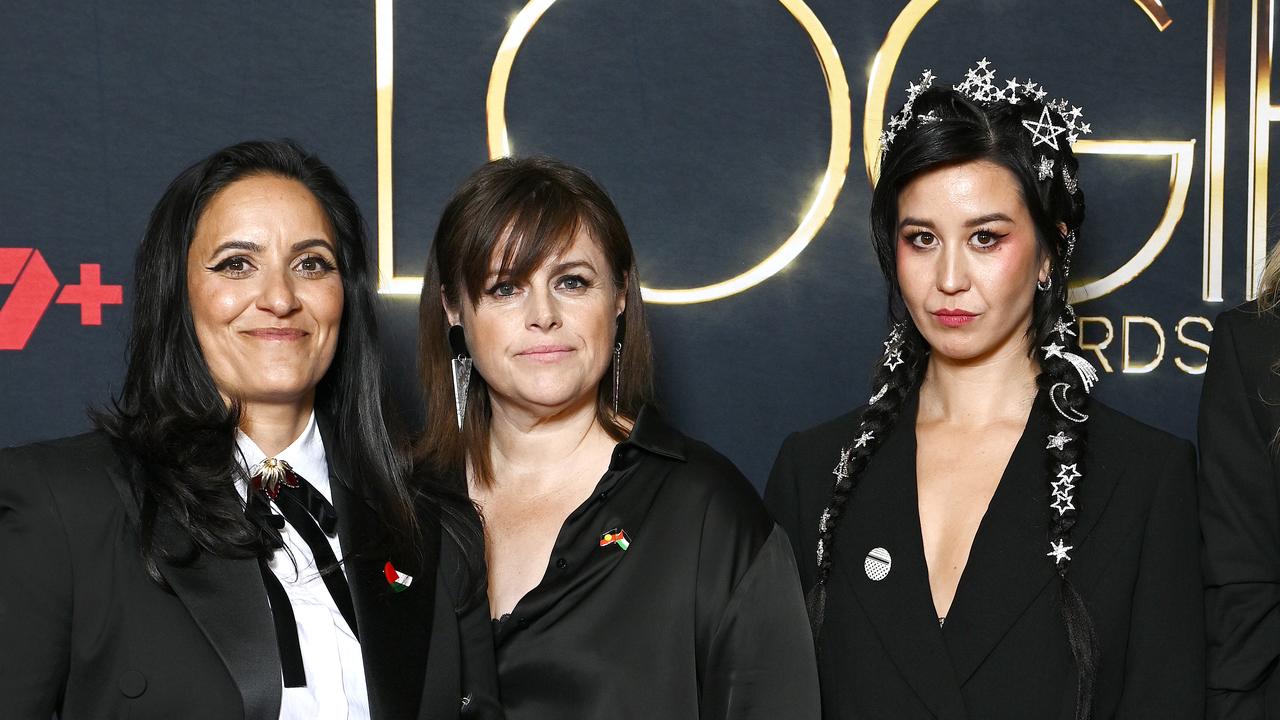 Alicia Gardiner (centre/file)