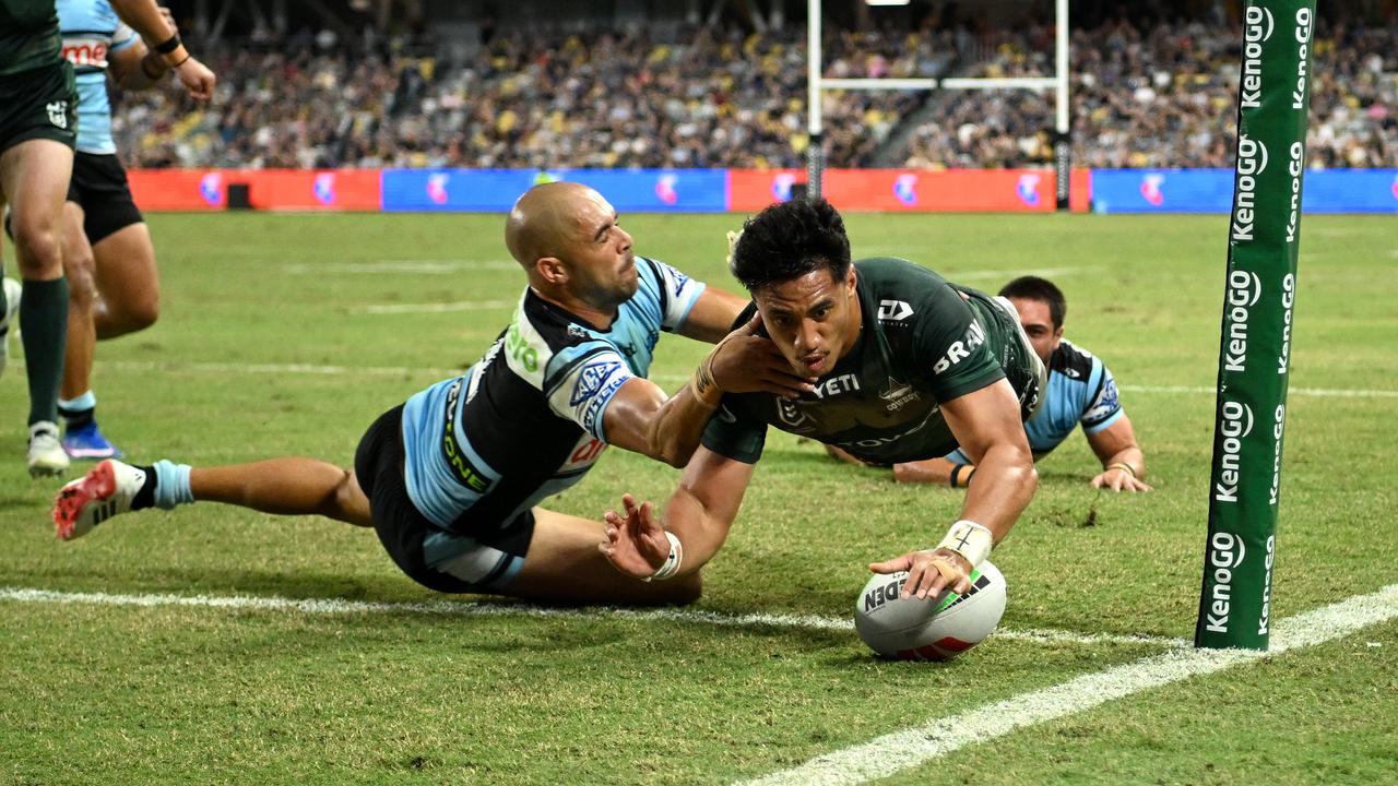 Murray Taulagi scores a try