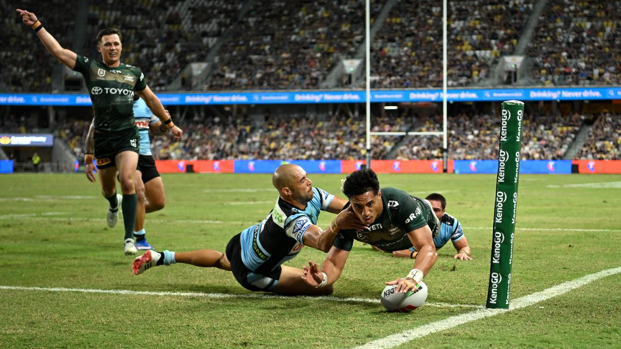 Murray Taulagi scores a try