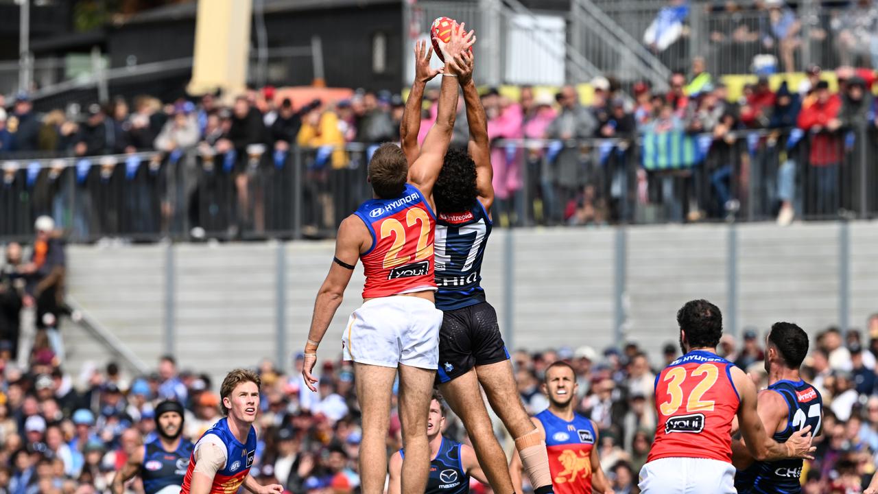 Ty Gallop (22) and Cooper Trembath (47).