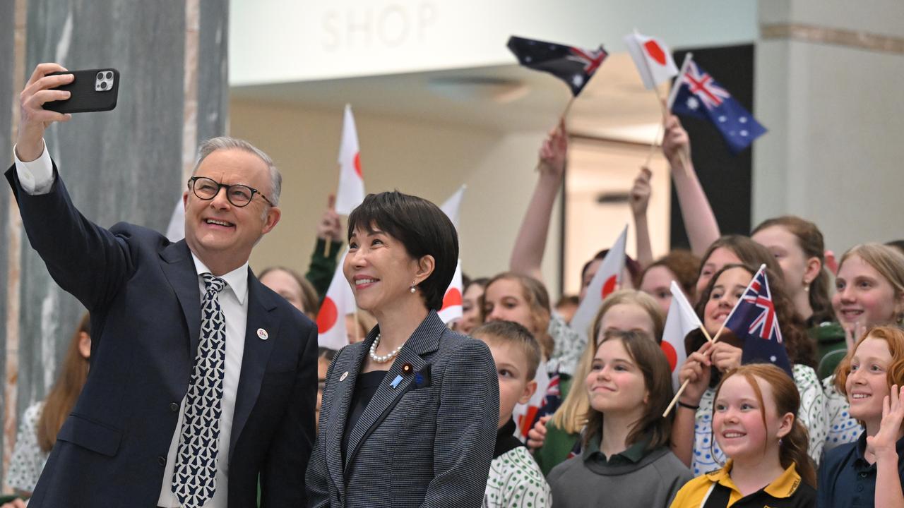 Sanae Takaichi and Minister Anthony Albanese take a selfie