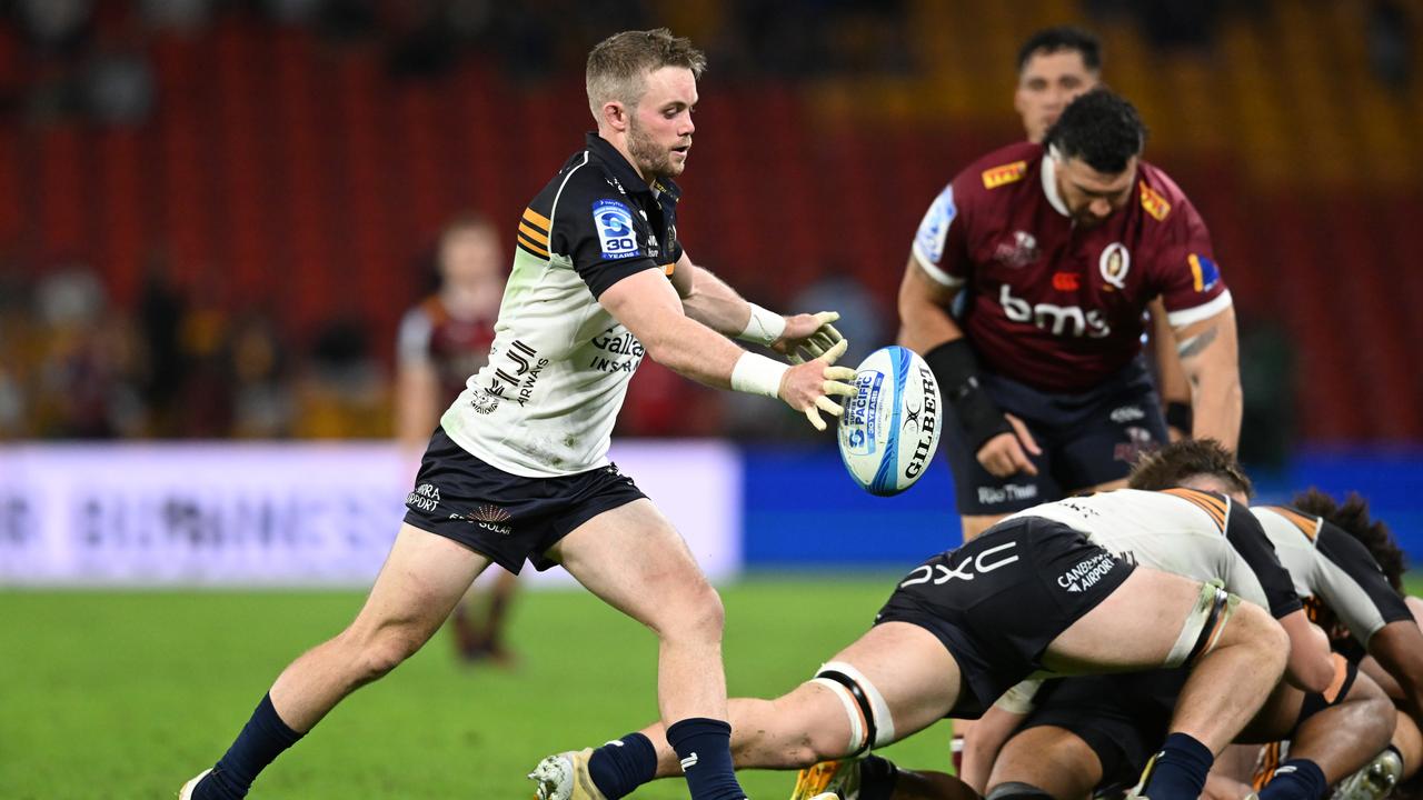 Ryan Lonergan kicking