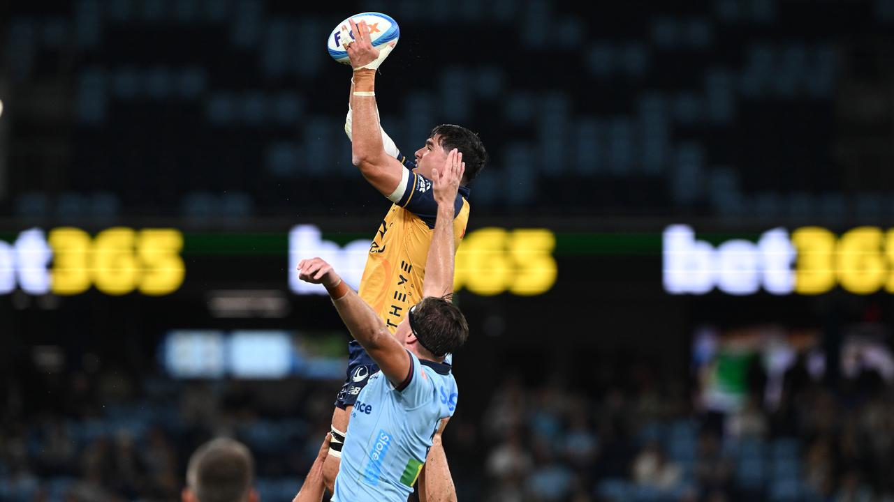Darcy Swain catches the ball 