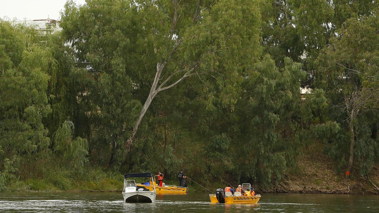 Rescue personnel on the Murrumbidgee River in Wagga Wagga