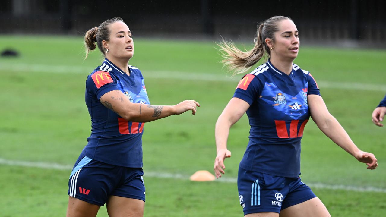 (L-R) Isabelle Kelly and Kezie Apps.
