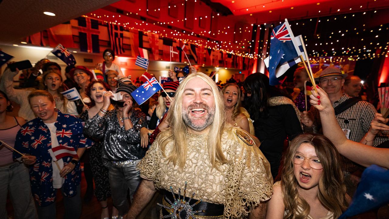 Australian fans watching Eurovision